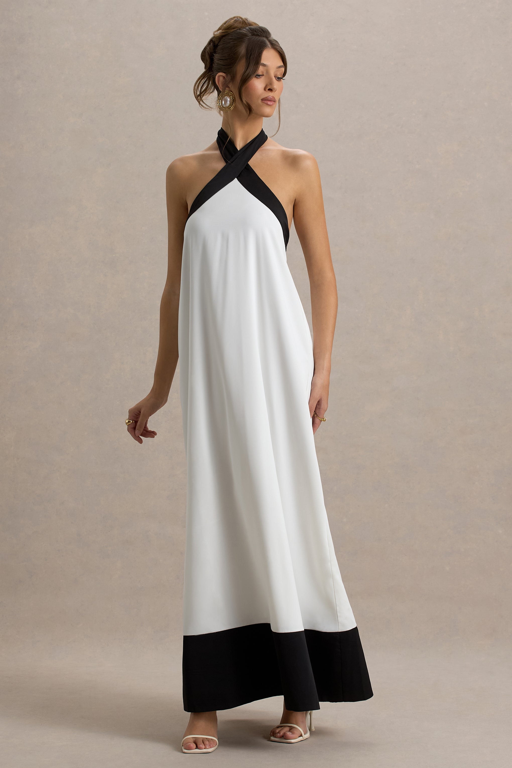 Clarabella | Beyaz & Siyah Halter Yaka Maxi Elbise