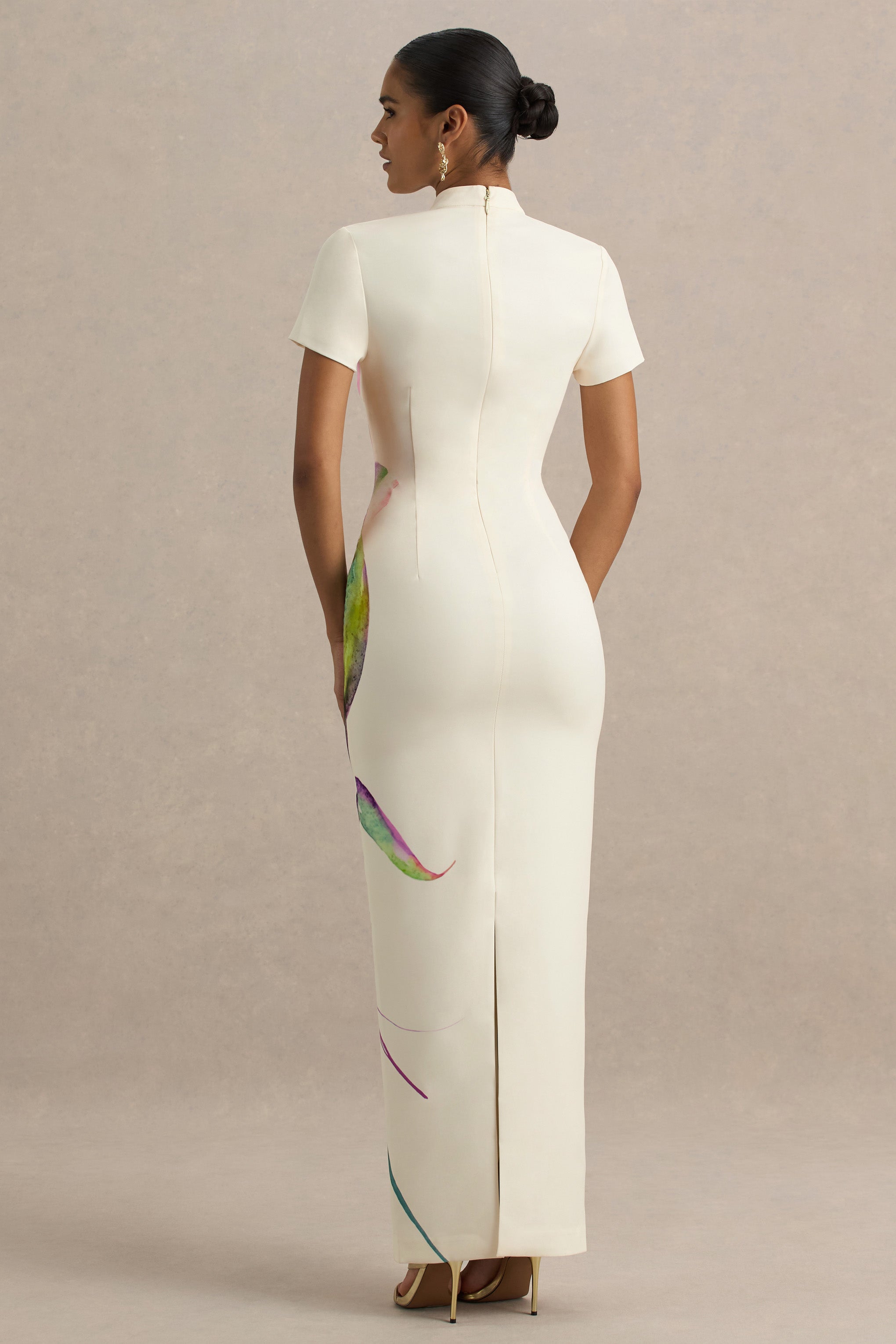 Hessie | Beyaz Zambak Desenli Yüksek Yaka Maxi Elbise