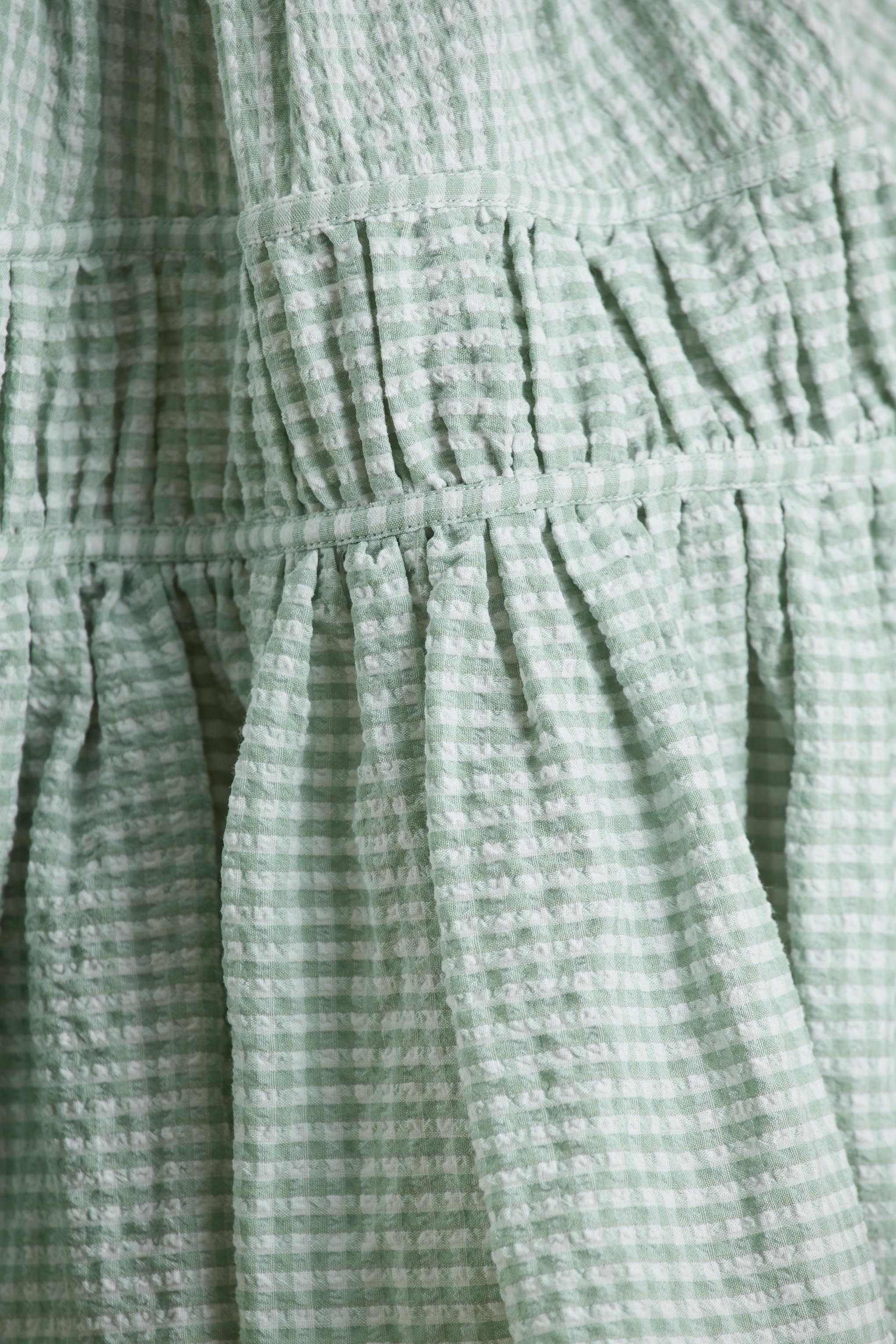 Laurelle | Fırfırlı Detaylı Yeşil Derin Yaka Mini Elbise