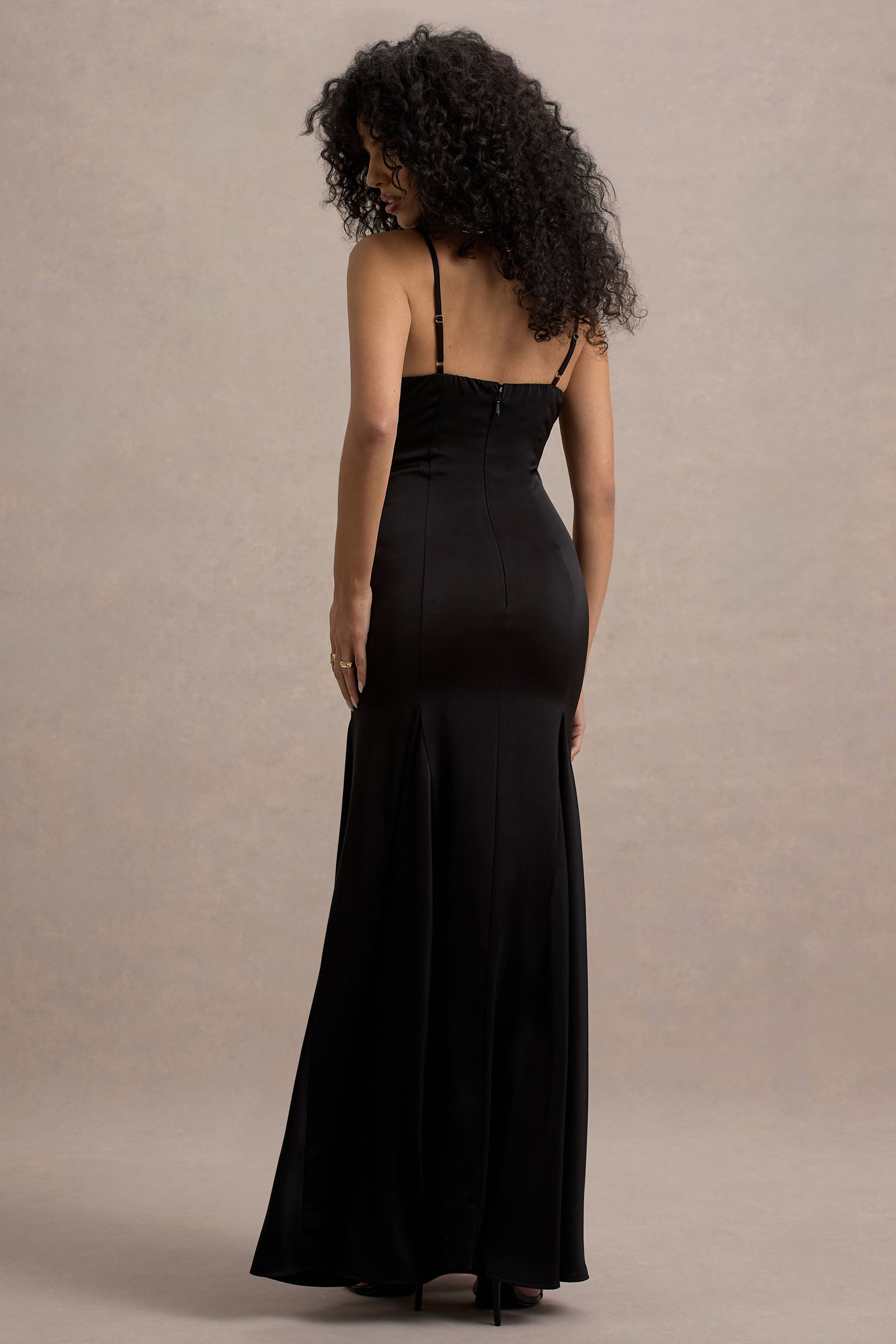 Ashly | Siyah Saten Maxi Elbise ile Hacimli Etek